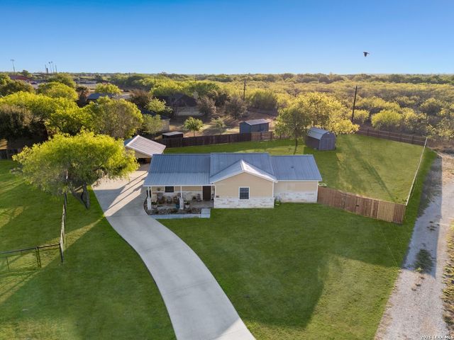 201 Bryan, Jourdanton, TX 78026