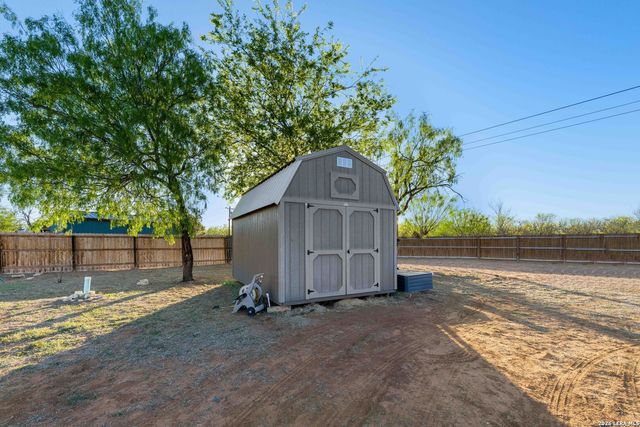 201 Bryan, Jourdanton, TX 78026