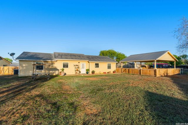 201 Bryan, Jourdanton, TX 78026