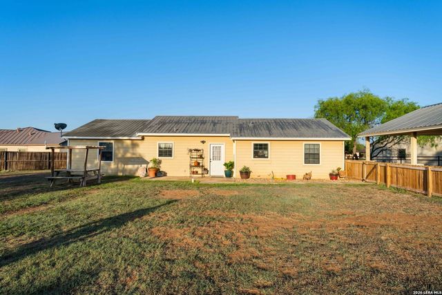 201 Bryan, Jourdanton, TX 78026