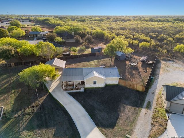201 Bryan, Jourdanton, TX 78026