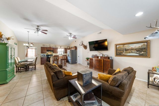 201 Bryan, Jourdanton, TX 78026