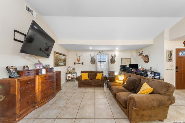 201 Bryan, Jourdanton, TX 78026