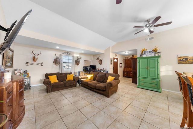 201 Bryan, Jourdanton, TX 78026