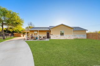 201 Bryan, Jourdanton, TX 78026