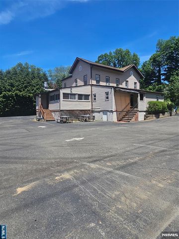 205 Oak Tree Road, Tappan, NY 10983