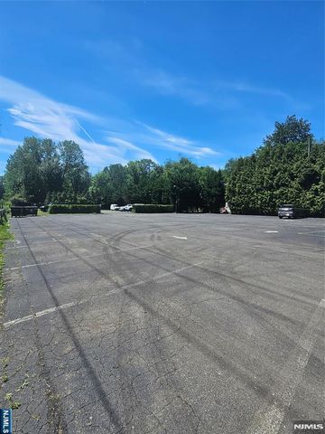 205 Oak Tree Road, Tappan, NY 10983