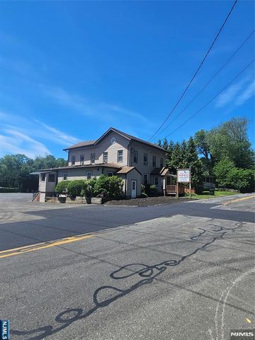 205 Oak Tree Road, Tappan, NY 10983