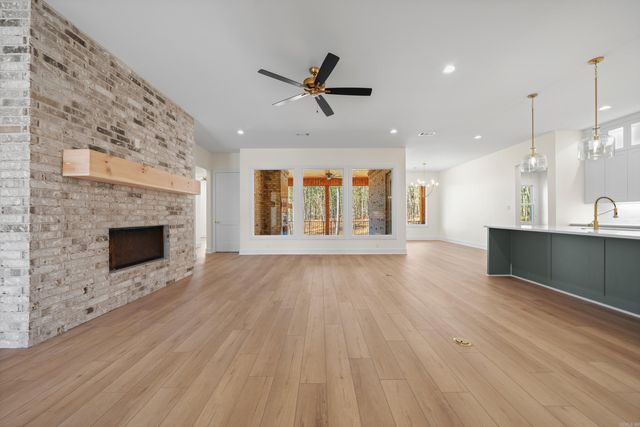 249 Gardens Gate Circle, Hot Springs, AR 71901