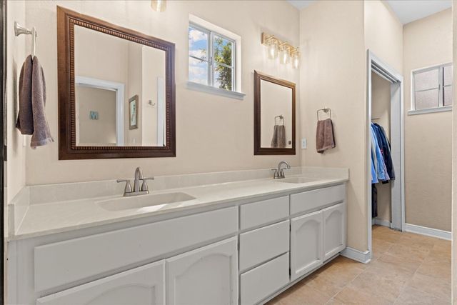41 Heritage Wood Cir, Sacramento, CA 95831