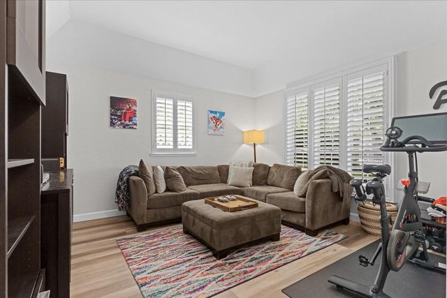 41 Heritage Wood Cir, Sacramento, CA 95831