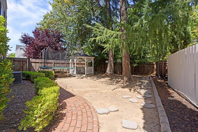 41 Heritage Wood Cir, Sacramento, CA 95831