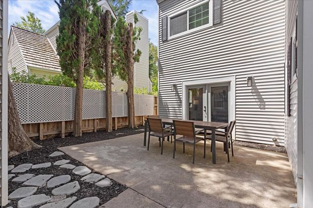 41 Heritage Wood Cir, Sacramento, CA 95831