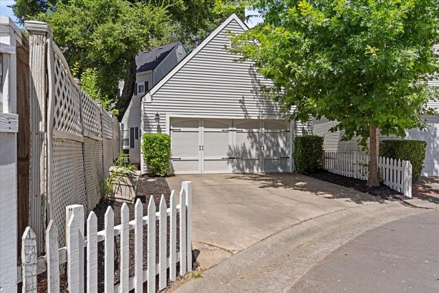 41 Heritage Wood Cir, Sacramento, CA 95831