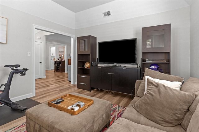 41 Heritage Wood Cir, Sacramento, CA 95831