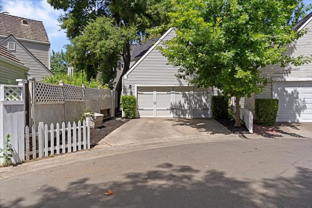 41 Heritage Wood Cir, Sacramento, CA 95831