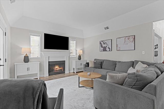 41 Heritage Wood Cir, Sacramento, CA 95831