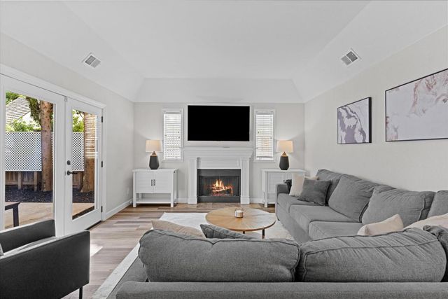 41 Heritage Wood Cir, Sacramento, CA 95831