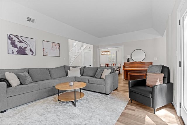41 Heritage Wood Cir, Sacramento, CA 95831