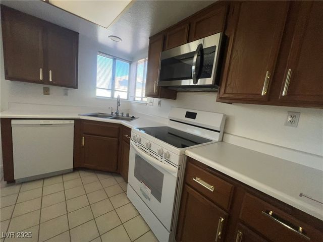 1908 Misty Glade Drive, Las Vegas, NV 89119