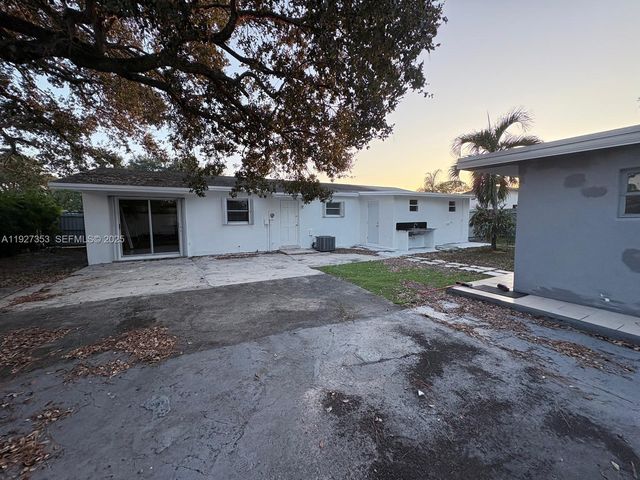 3821 NW 208th St, Miami Gardens, FL 33055