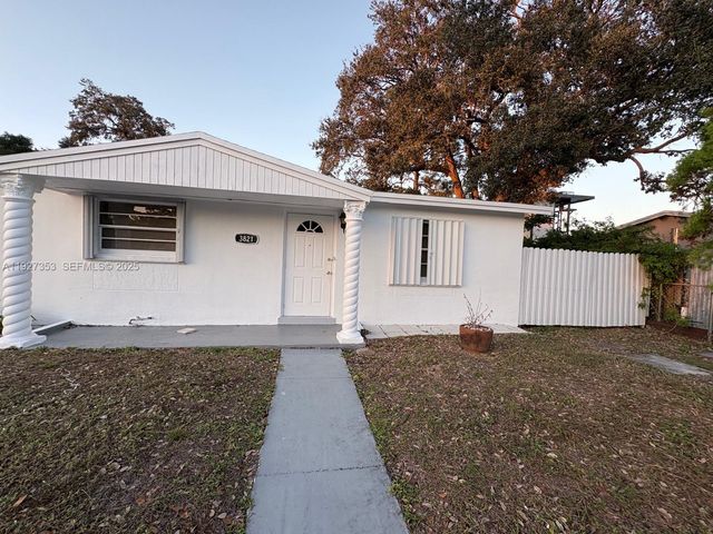 3821 NW 208th St, Miami Gardens, FL 33055