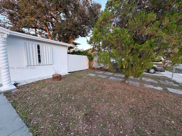 3821 NW 208th St, Miami Gardens, FL 33055