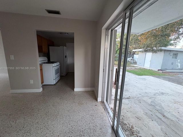 3821 NW 208th St, Miami Gardens, FL 33055