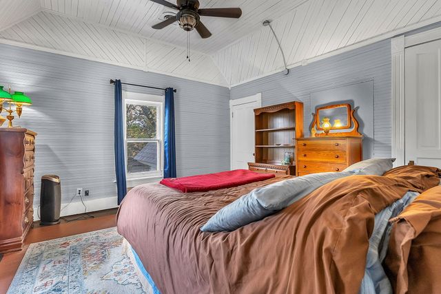 623 W Milroy Avenue, Rensselaer, IN 47978