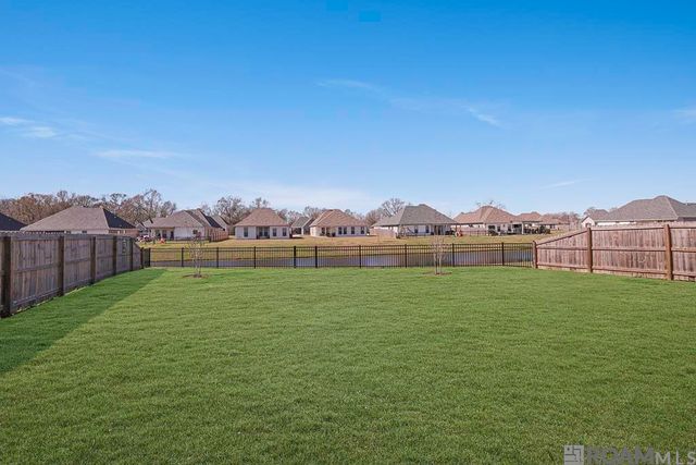 39225 Blue Heron Ct, Prairieville, LA 70769