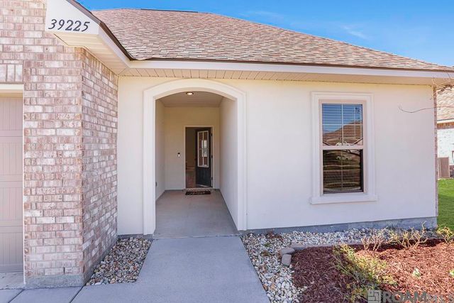 39225 Blue Heron Ct, Prairieville, LA 70769