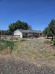 2259 NE 13th Street, Redmond, OR 97756