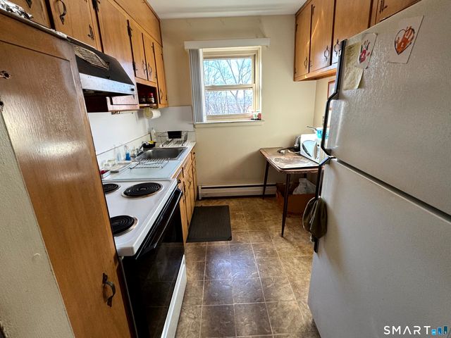 70 Grove Hill Street 2H, New Britain, CT 06052