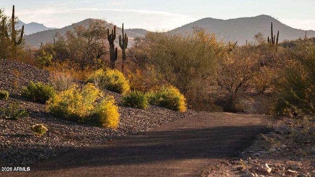 2121 W SONORAN DESERT Drive 123, Phoenix, AZ 85085