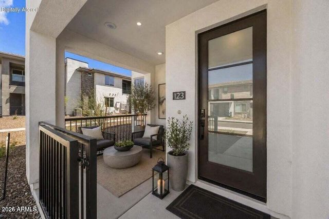 2121 W SONORAN DESERT Drive 123, Phoenix, AZ 85085