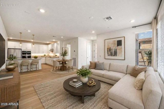 2121 W SONORAN DESERT Drive 123, Phoenix, AZ 85085