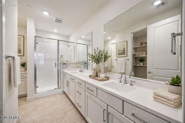 2121 W SONORAN DESERT Drive 123, Phoenix, AZ 85085