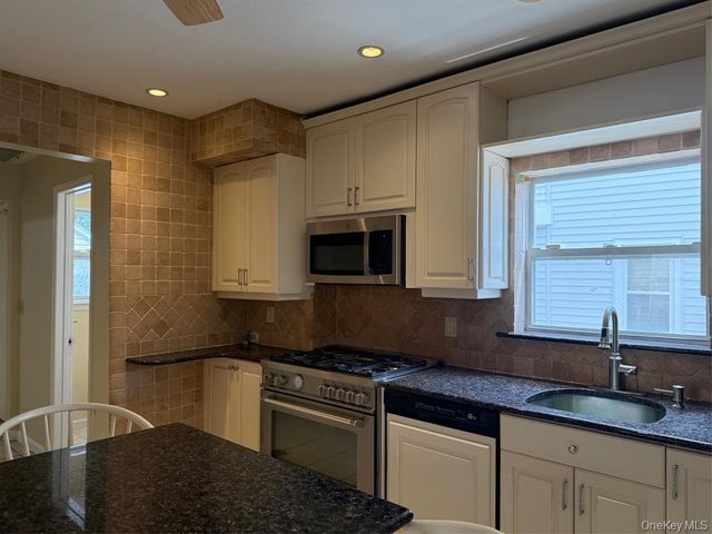 60 Columbia Avenue, Cedarhurst, NY 11516