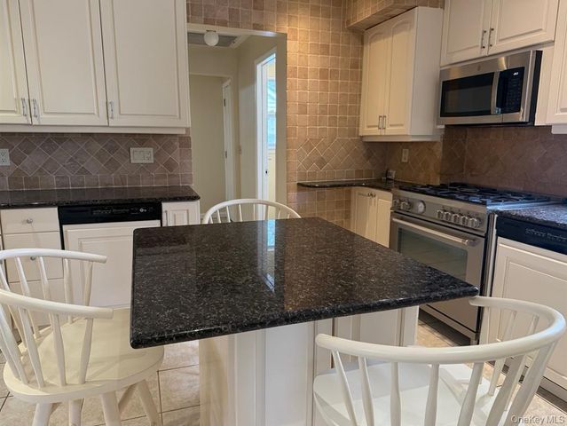 60 Columbia Avenue, Cedarhurst, NY 11516
