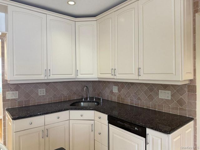 60 Columbia Avenue, Cedarhurst, NY 11516