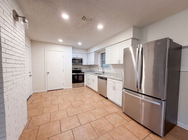 437 Denison Drive, Pottsboro, TX 75076
