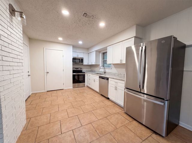 437 Denison Drive, Pottsboro, TX 75076