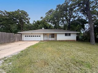 437 Denison Drive, Pottsboro, TX 75076