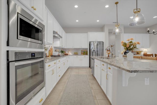 262 Gemstone Ln, Ripon, CA 95366