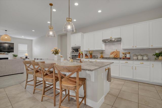 262 Gemstone Ln, Ripon, CA 95366