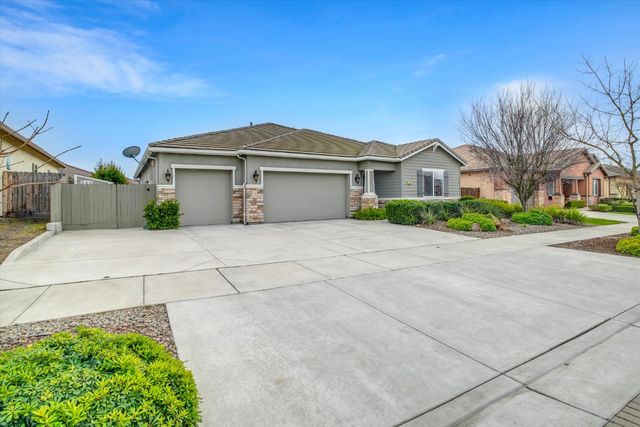 262 Gemstone Ln, Ripon, CA 95366