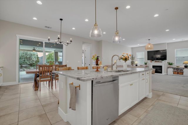 262 Gemstone Ln, Ripon, CA 95366