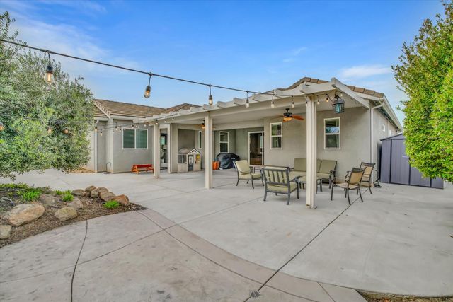 262 Gemstone Ln, Ripon, CA 95366