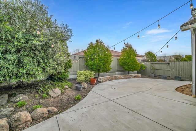 262 Gemstone Ln, Ripon, CA 95366