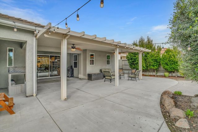 262 Gemstone Ln, Ripon, CA 95366